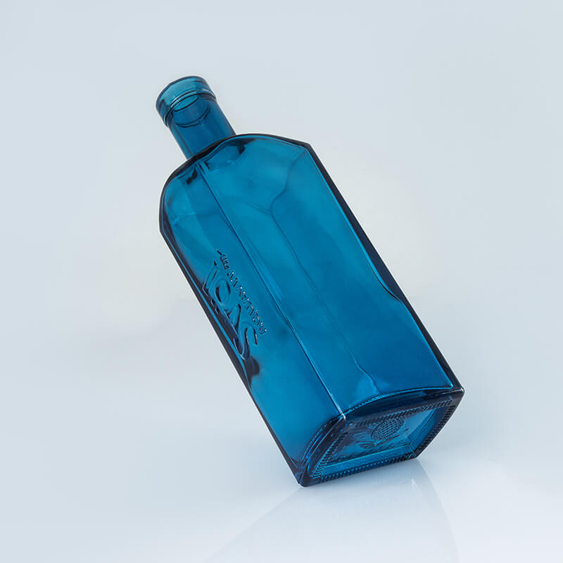 синяя бутылка для алкогольного напитка (2)
