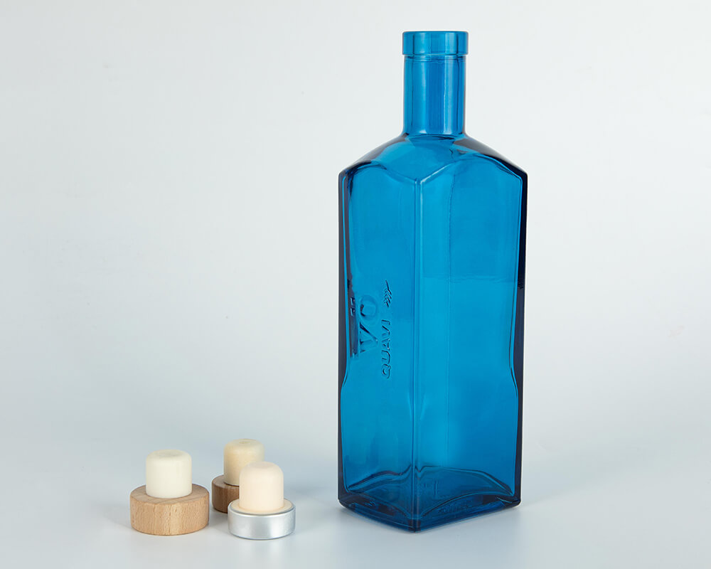 синяя бутылка алкоголя