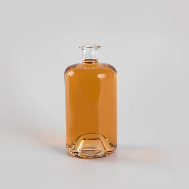 Фармацевтическая стеклянная бутылка емкостью 750 мл.