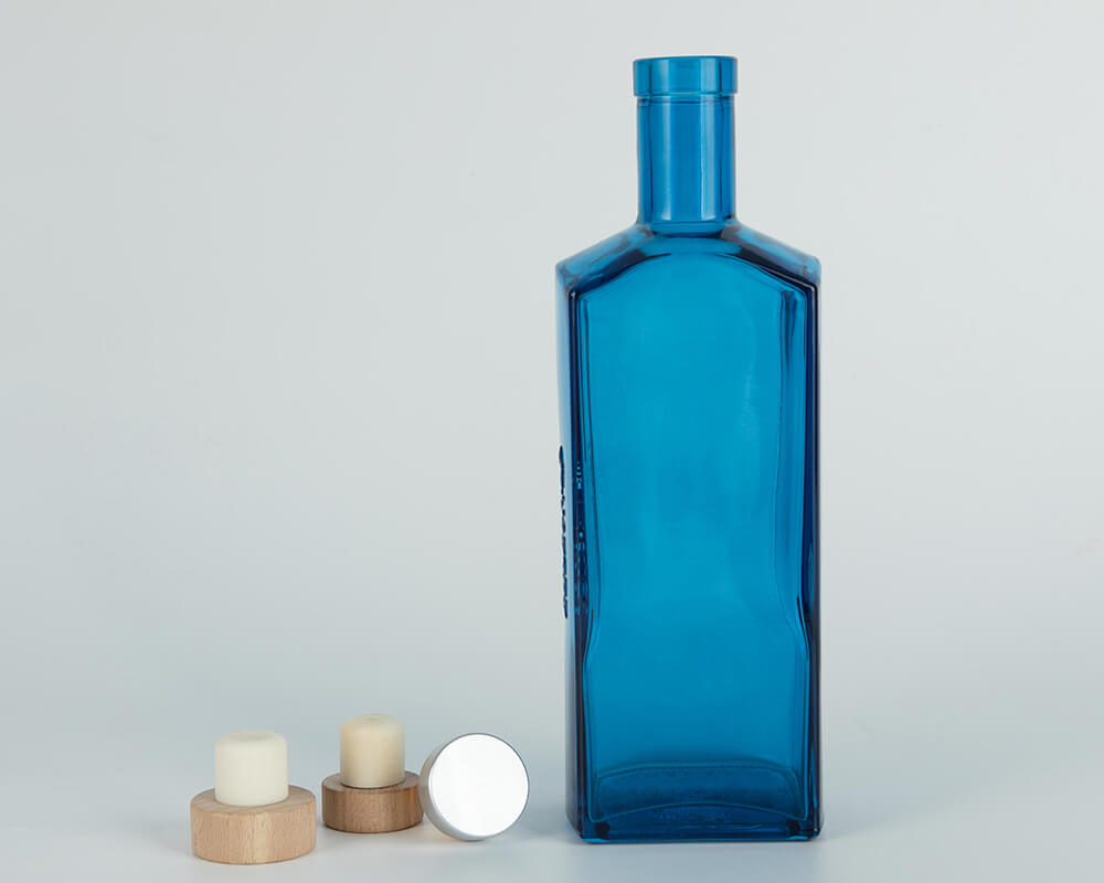 бутылка синего ликера