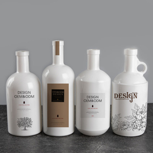 Персонализированные бутылки для ликера из белого опалового стекла с логотипом и кремовым принтом