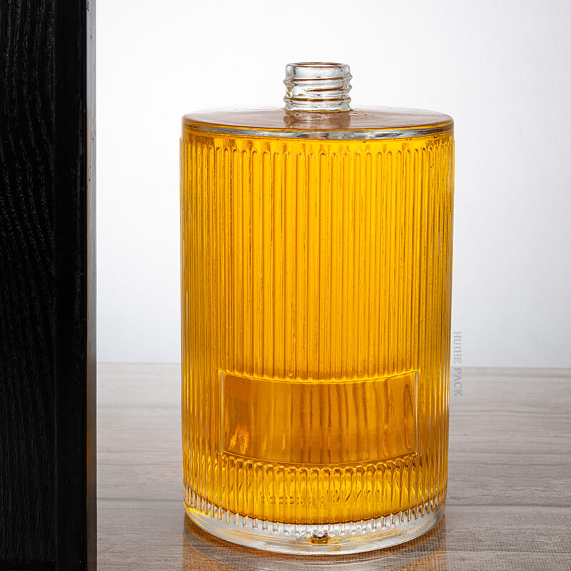 Вертикальный ребристый цилиндр бутылка с ликером-4