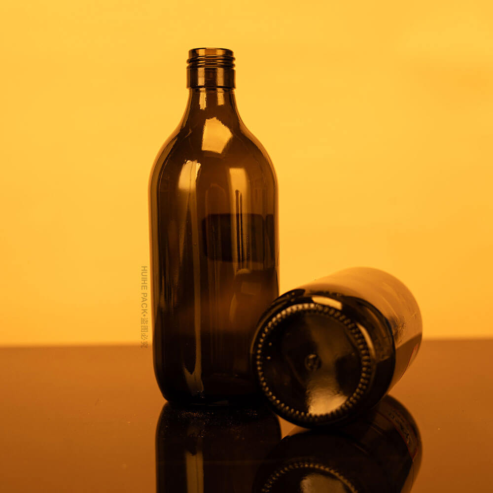 бутылка вина из темного стекла