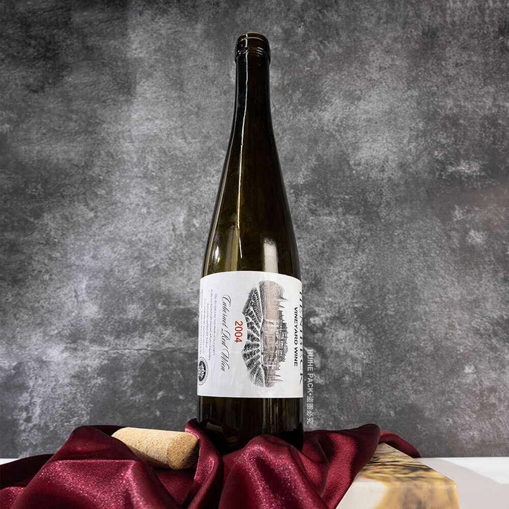 бутылка вина с пробкой