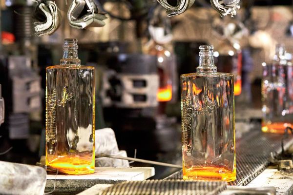 квадратная стеклянная бутылка для ликера