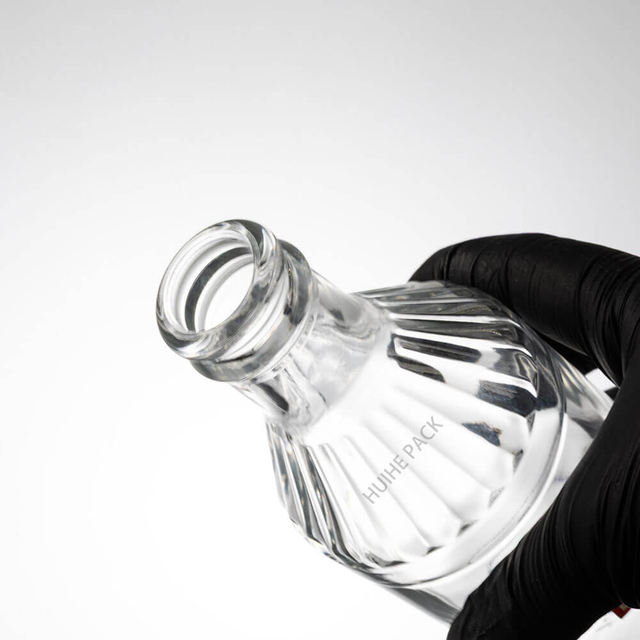 Бутылка для воды из прозрачного стекла емкостью 258 мл с резьбой и завинчивающейся крышкой