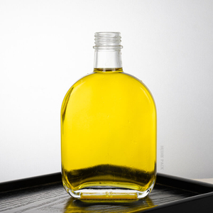 Овальная плоская прозрачная стеклянная бутылка с винтовой крышкой