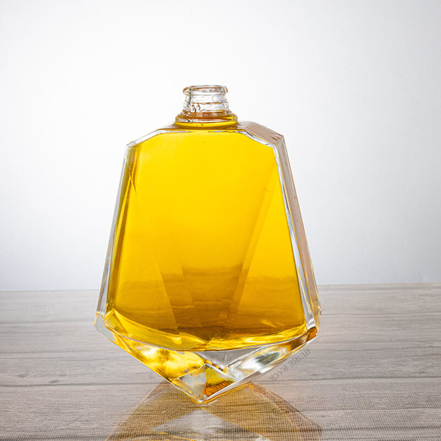 Геометрический дизайн угловой грандиозный стеклянный ликер бутылка
