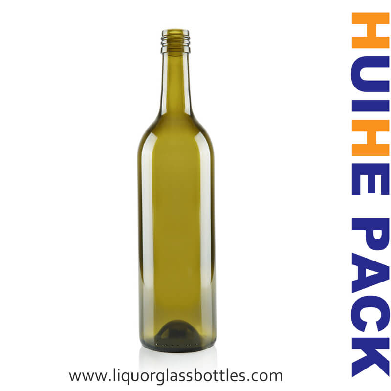 Бутылка вина из старинного зеленого стекла емкостью 750 мл