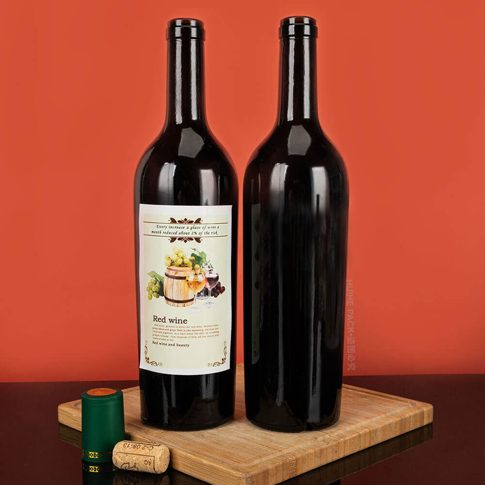 бутылка вина с этикеткой