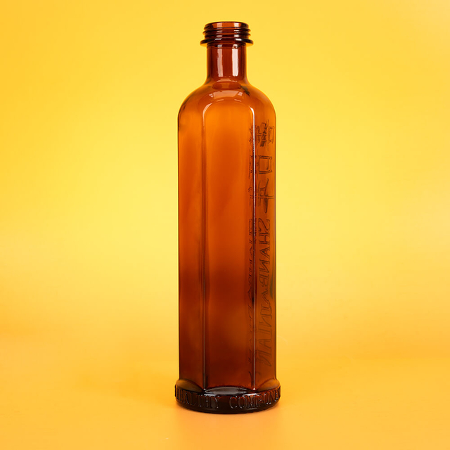 Персонализированные шестигранные бутылки из янтарного виски с янтарным виски