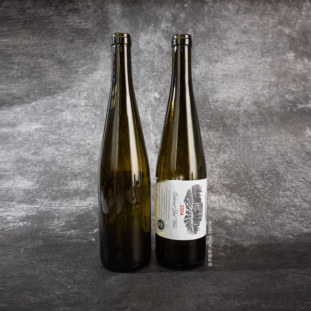 объемная стеклянная бутылка вина