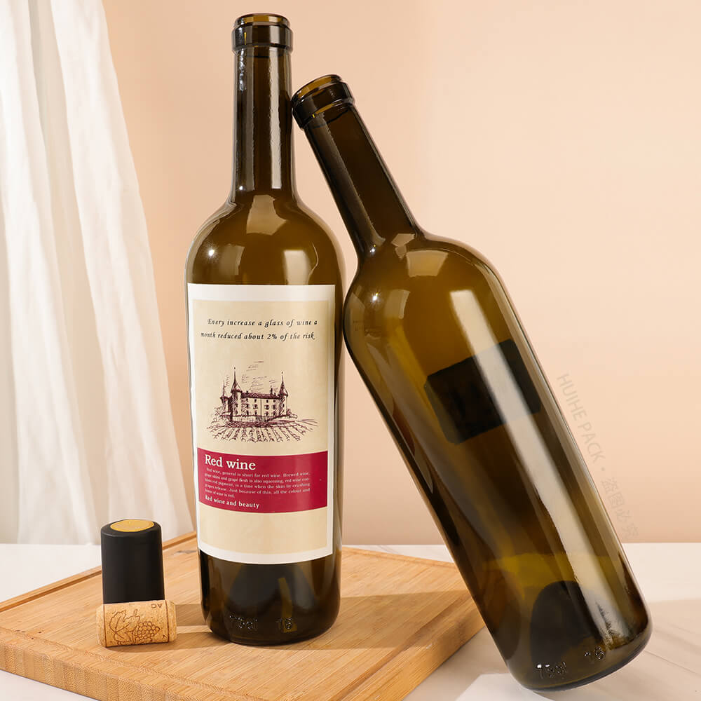 бутылка красного вина