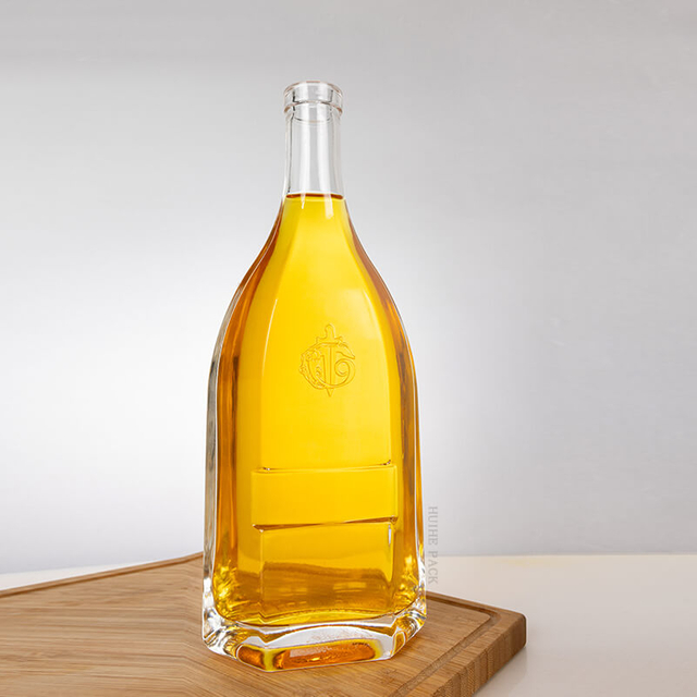 Изогнутая кузов плоская тонкая бутылка для духовной шеи с угловальными краями