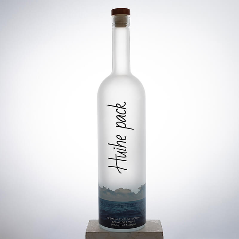 Стеклянная бутылка водки &laquo;Аризона&raquo;