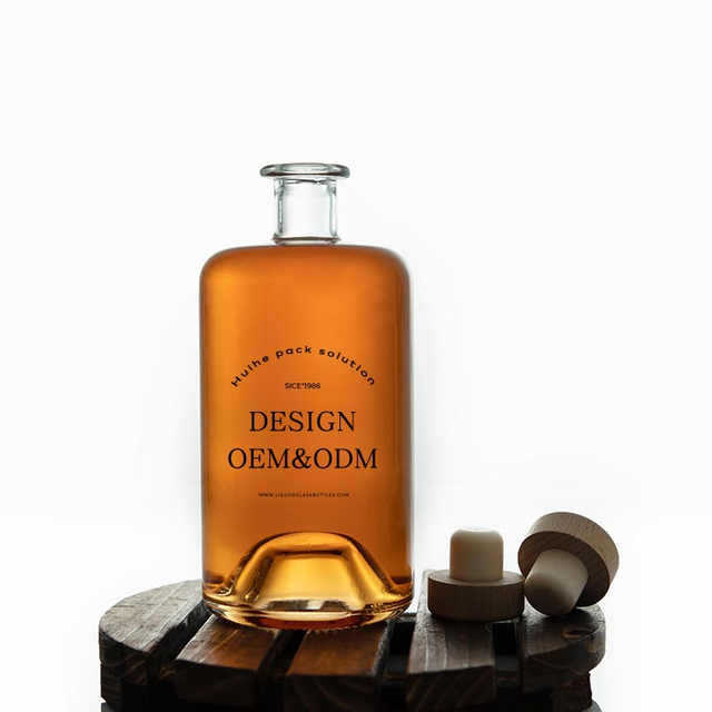 Круглый травник стеклянный ликер бутылки