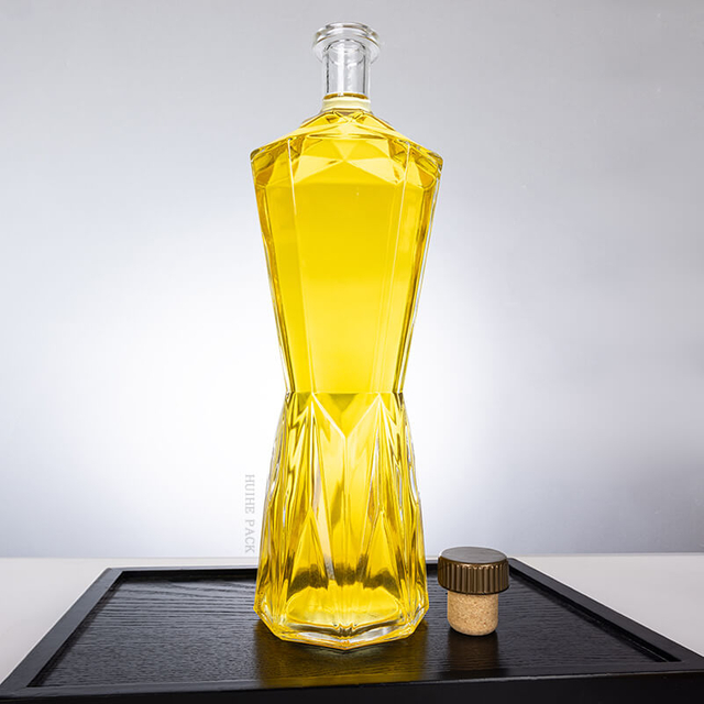 1500 мл нерегулярной пустой стеклянной бутылки с металлической пробкой