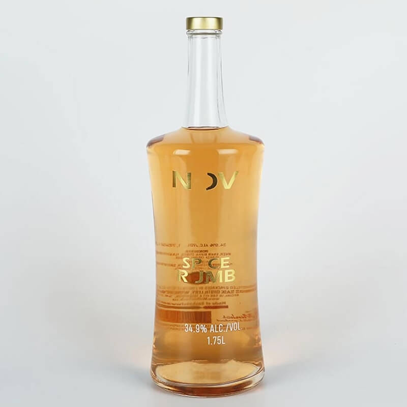 Очень большая стеклянная бутылка водки объемом 1,75 л.