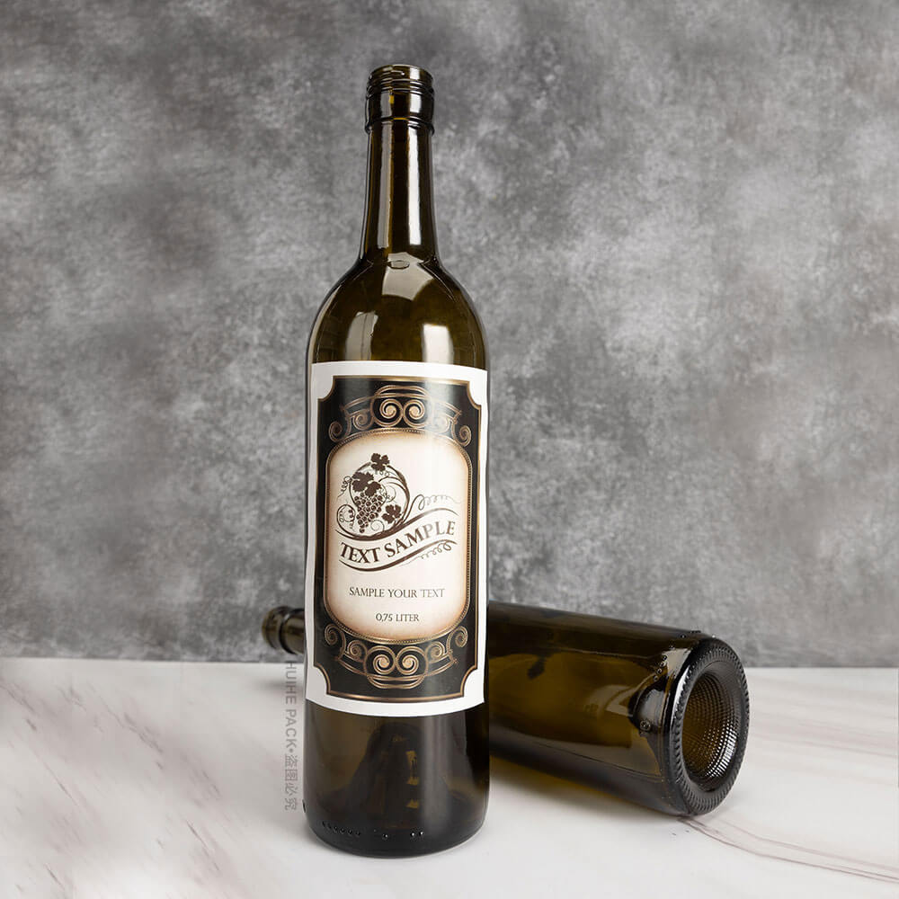 Стеклянная бутылка для вина объемом 750 мл.