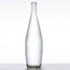 Самые стильные стеклянные бутылки для воды емкостью 750 мл с завинчивающейся крышкой