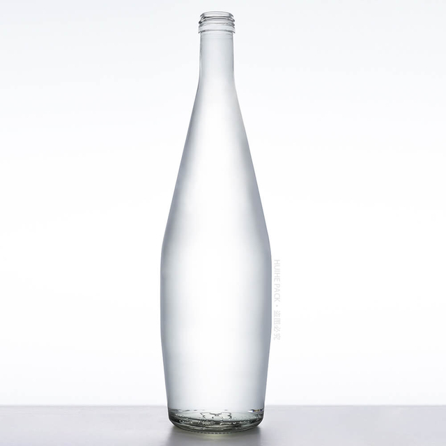 Самые стильные стеклянные бутылки для воды емкостью 750 мл с завинчивающейся крышкой