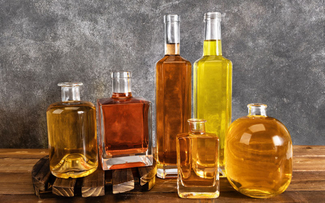 бутылка ликера на складе