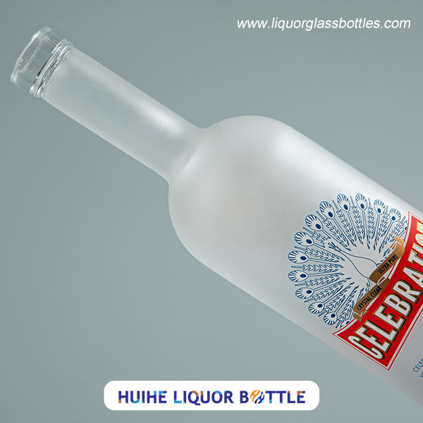 замороженная бутылка с ликером