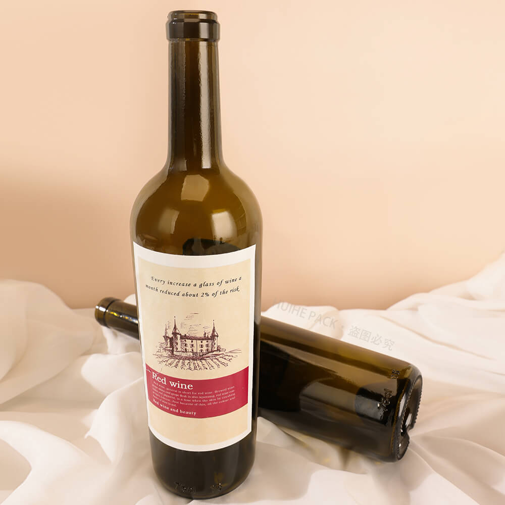 бутылка вина с длинным горлышком