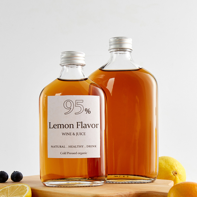 Прозрачная стеклянная плоская колба бутылки духа