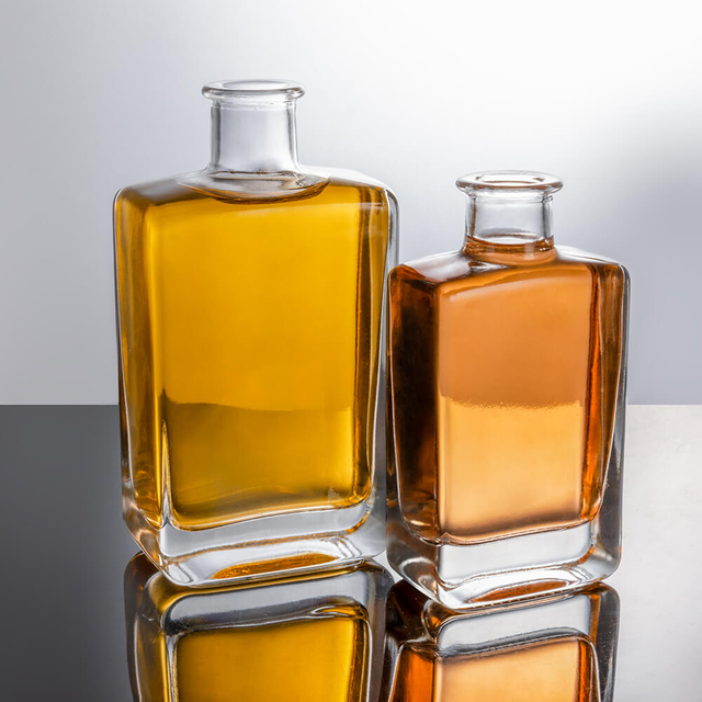 Короткая шея маленькие 100 мл 200 мл плоских квадратных стеклянных бутылок алочол