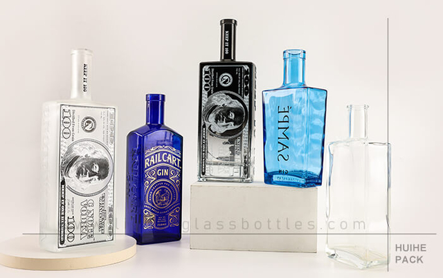 Квадратная бутылка с ликером