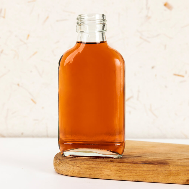 В складе 100 мл плоской колбы водки карманные стеклянные бутылки для продажи