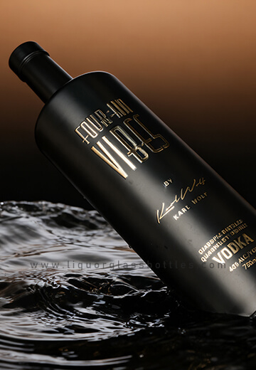 Стеклянная бутылка водки