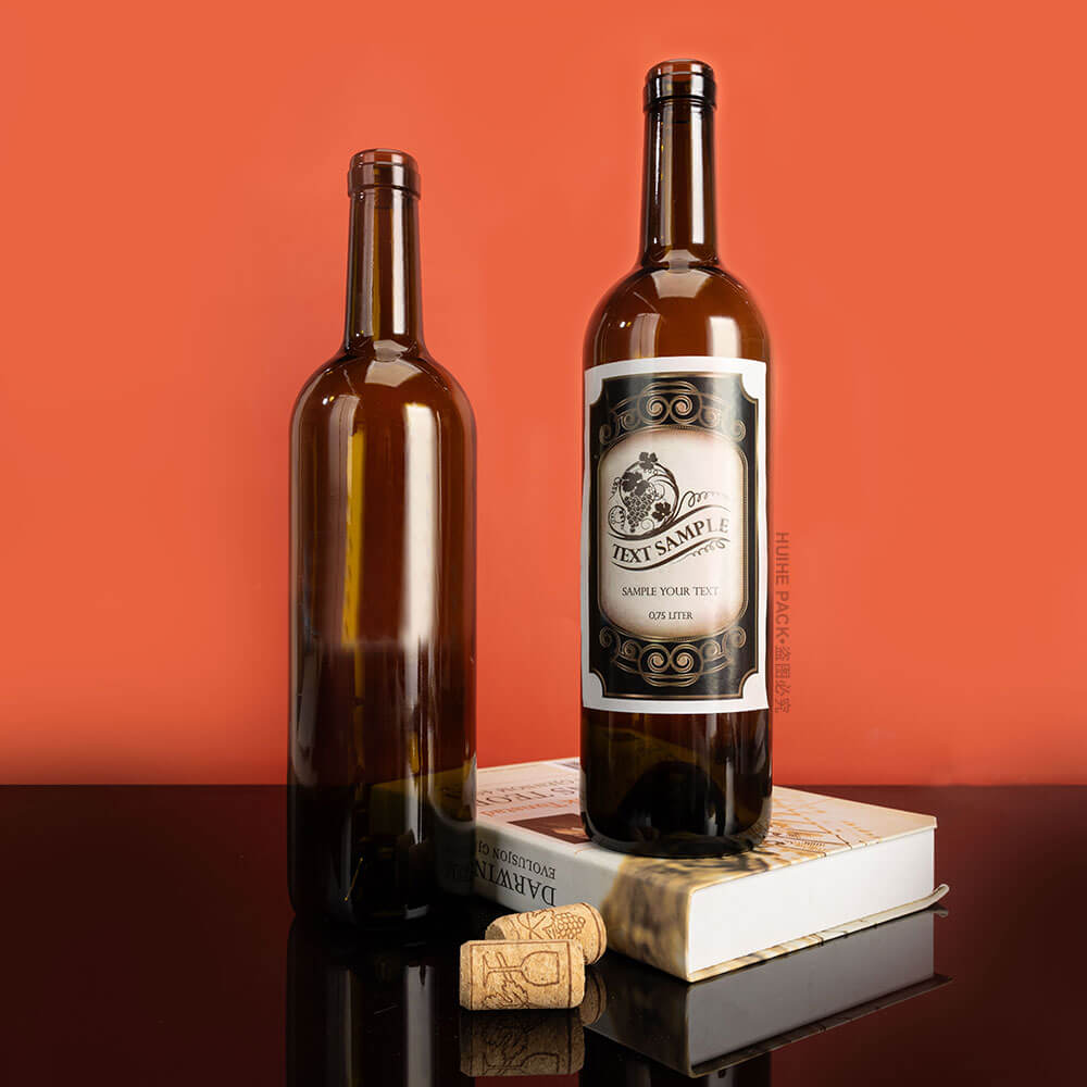 бутылка вина с этикеткой