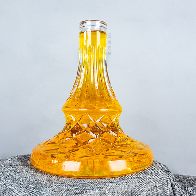 Бутылка с ликером с широким дном с алмазом - узорчатым тиснением