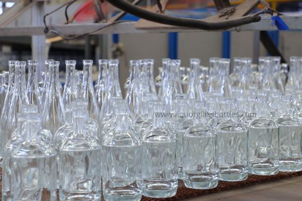 Виски стеклянная бутылка