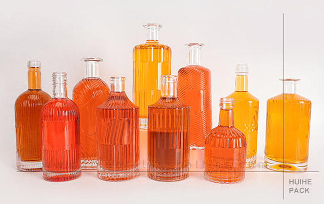 Полосатая бутылка спиртных напитков